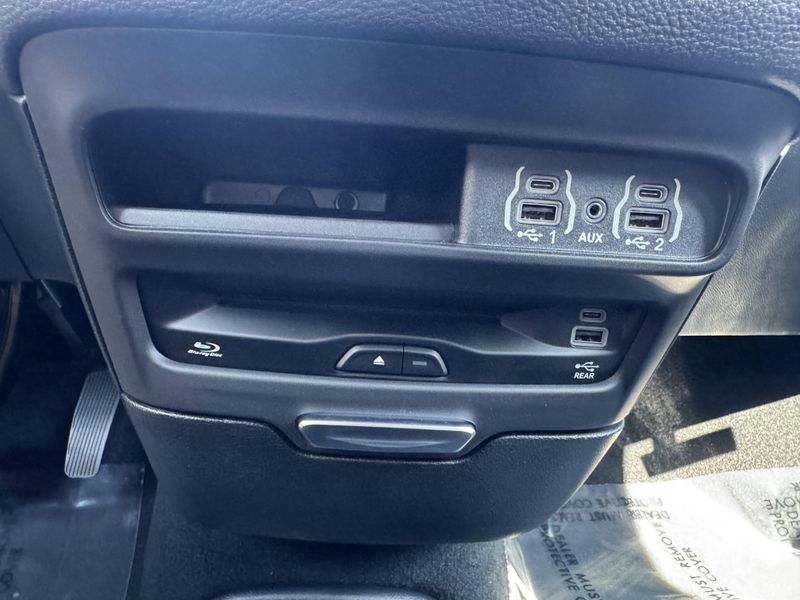 New 2025 Chrysler Pacifica SelectImage 25