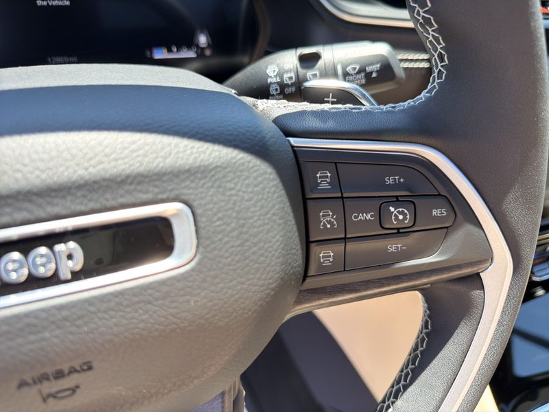 Used 2025 Jeep Grand Cherokee LimitedImage 39