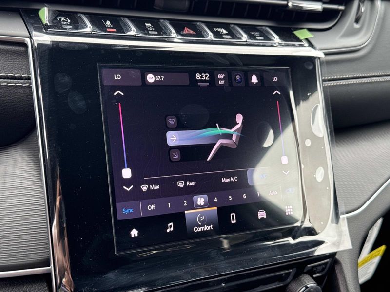 New 2026 Jeep Grand Cherokee Laredo 4x2
