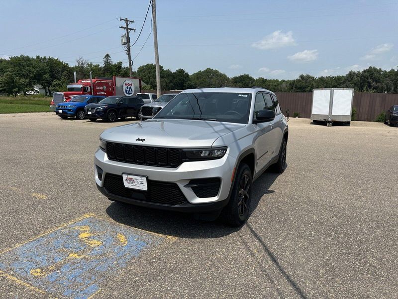 2024 Jeep Grand Cherokee Altitude X 4x4Image 4