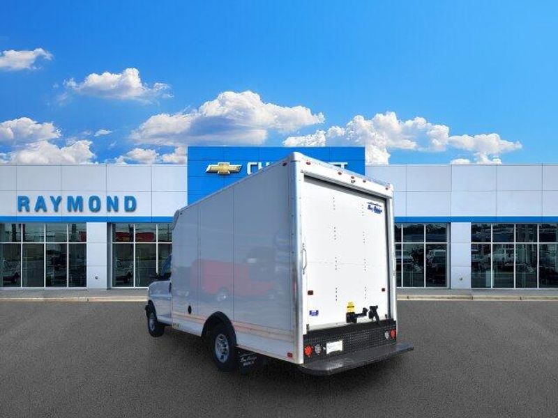 New 2026 Chevrolet Express 3500 Work VanImage 6