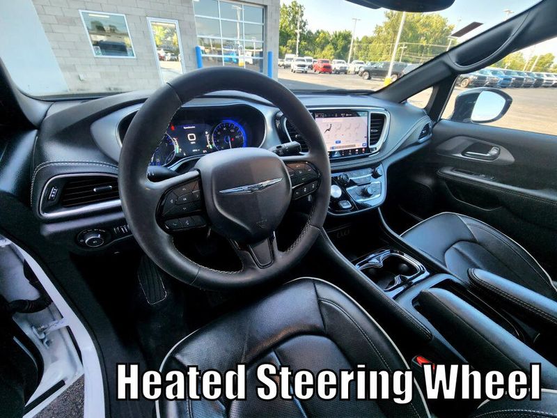 Used 2025 Chrysler Pacifica Limited S
