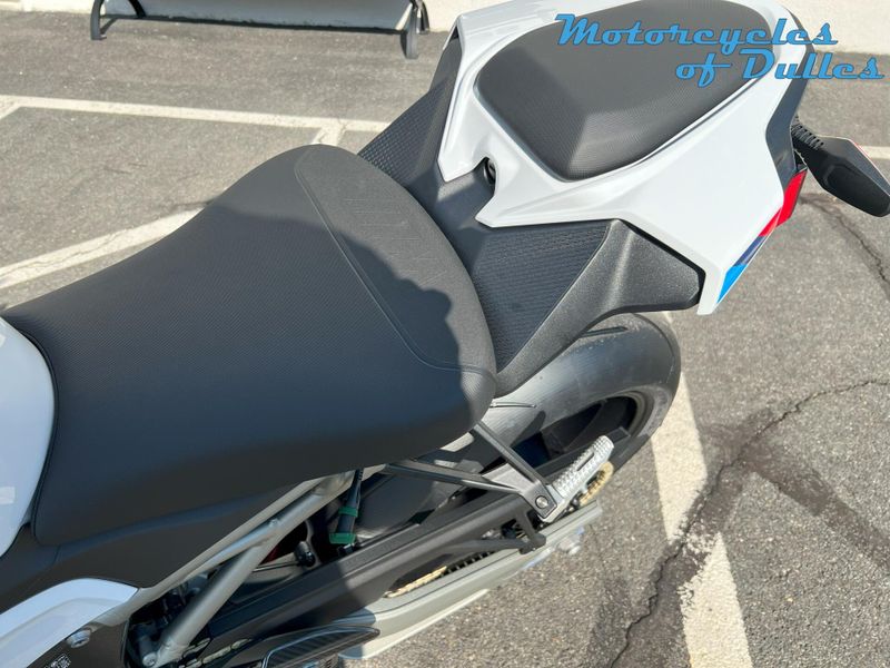 2025 BMW S 1000 RR Image 10