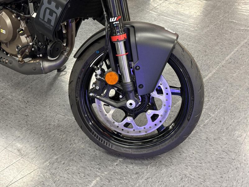 New 2024 Husqvarna VITPILEN 401 Image 17