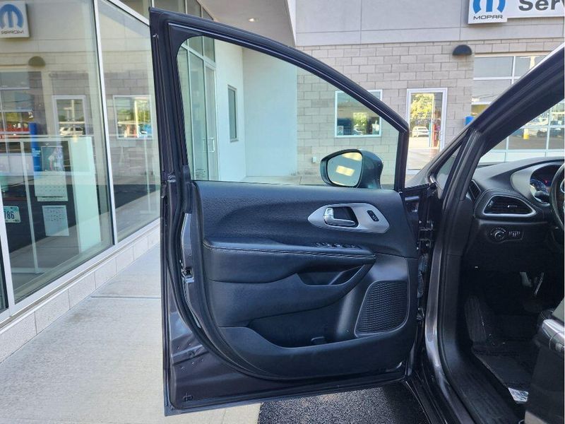 Used 2021 Chrysler Pacifica Touring L S