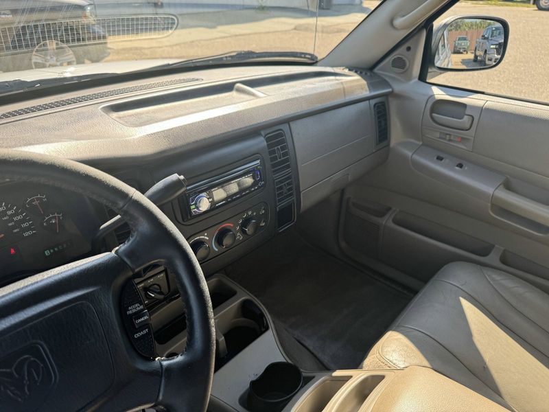 2004 Dodge Dakota SLTImage 25