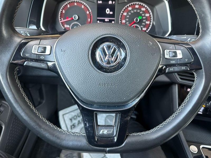 2019 Volkswagen Jetta R-LineImage 3