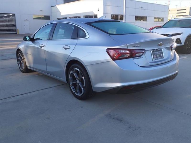 2021 Chevrolet Malibu LTImage 2