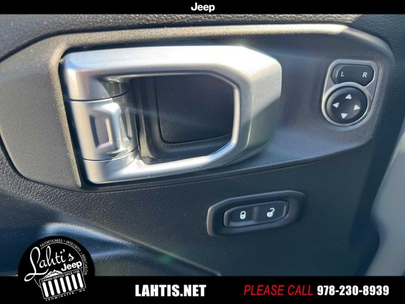 2021 Jeep Gladiator Sport S photo 22