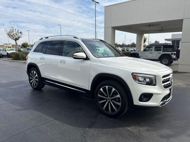 2023 Mercedes Benz GLB 250 4MATIC photo 2