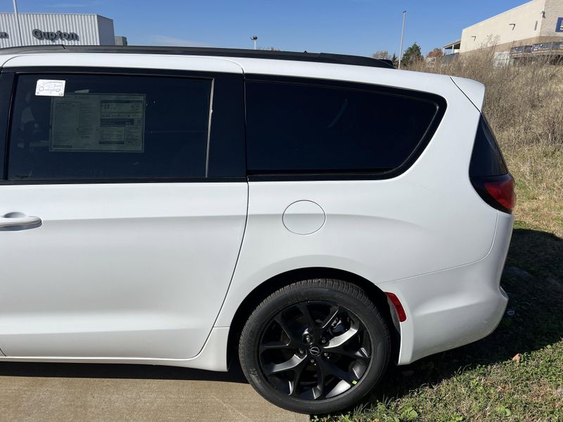 New 2026 Chrysler Pacifica LimitedImage 7