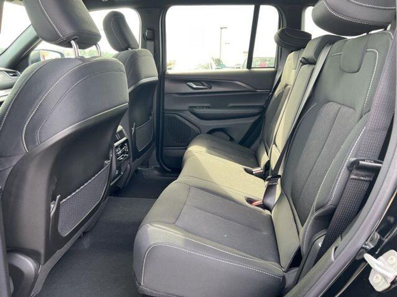 2025 Jeep Grand Cherokee Laredo X 4x4