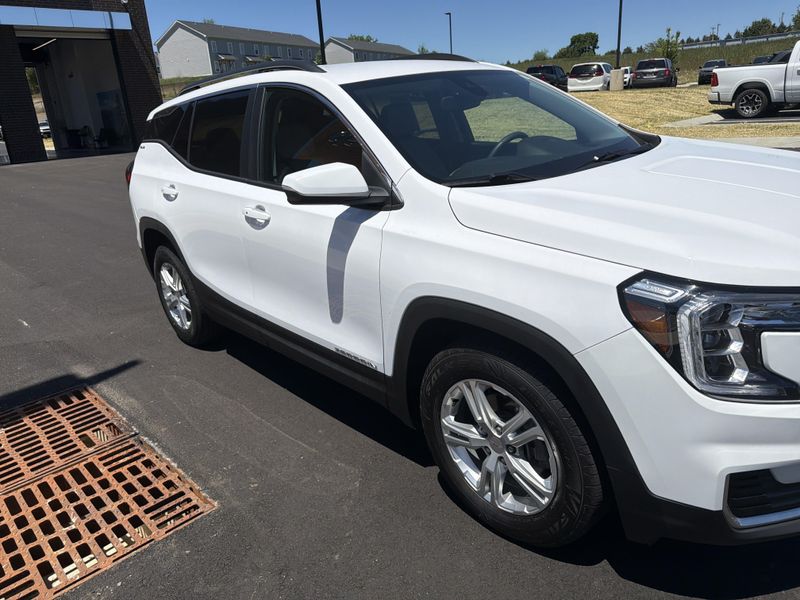 Used 2022 GMC Terrain SLEImage 6