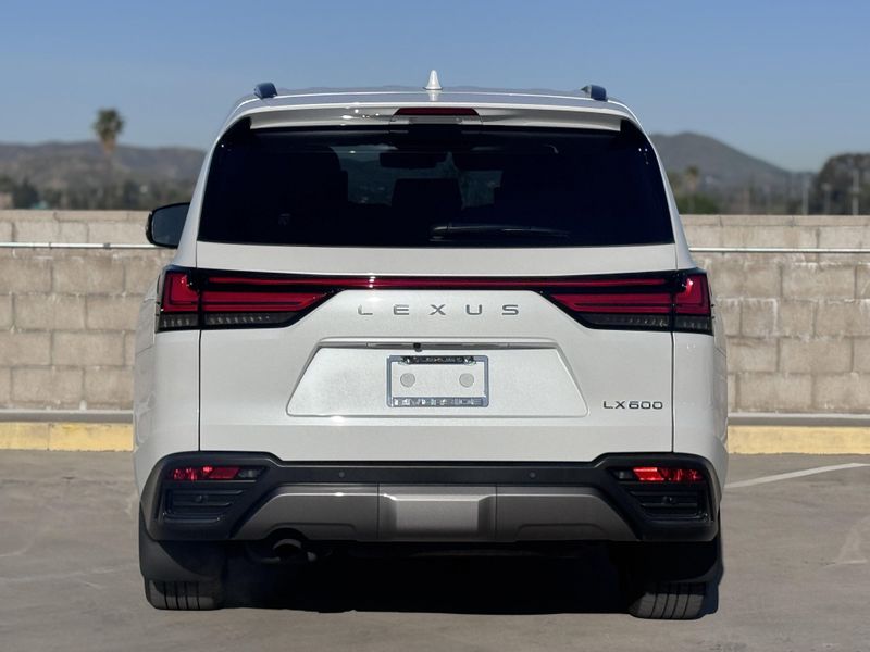 2025 Lexus LX 600 LuxuryImage 11