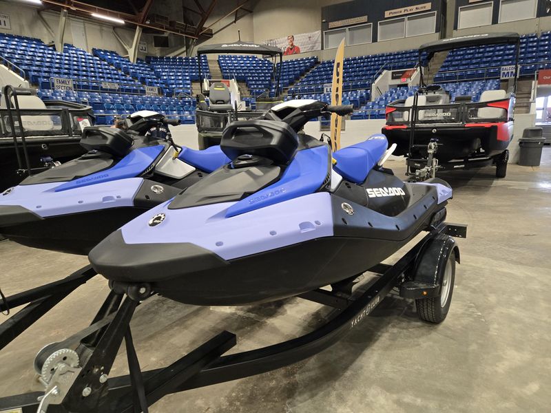 2025 SEADOO SPARK FOR 3 CONVENIENCE PACKAGE WITH SOUND SYSTEM DAZZLING BLUE AND VAPOR BLUE Image 2