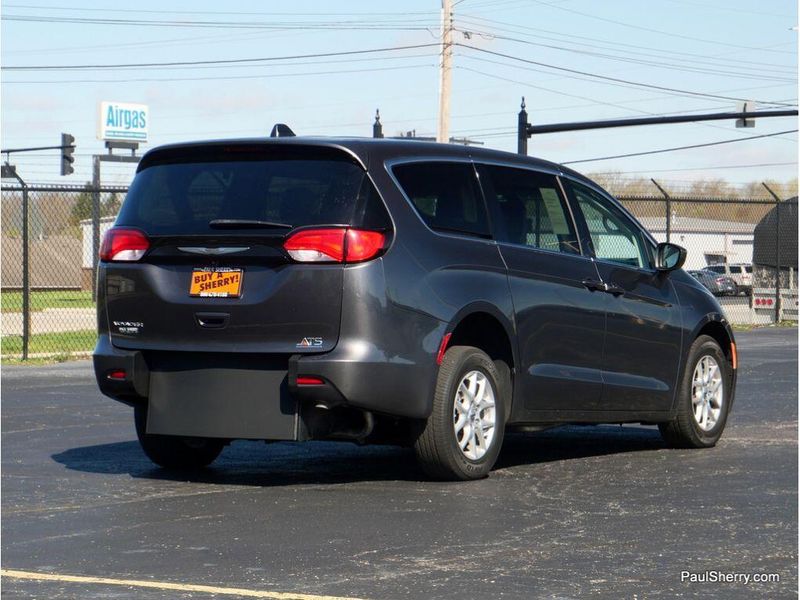 2022 Chrysler Voyager LXImage 26
