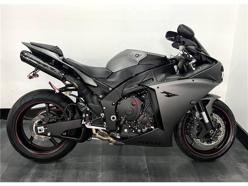 Used 2013 Yamaha YZFR1 Image 1