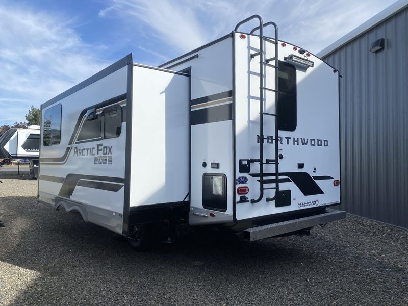 New 2027 NORTHWOOD MFG Arctic Fox Edge 24SKImage 4