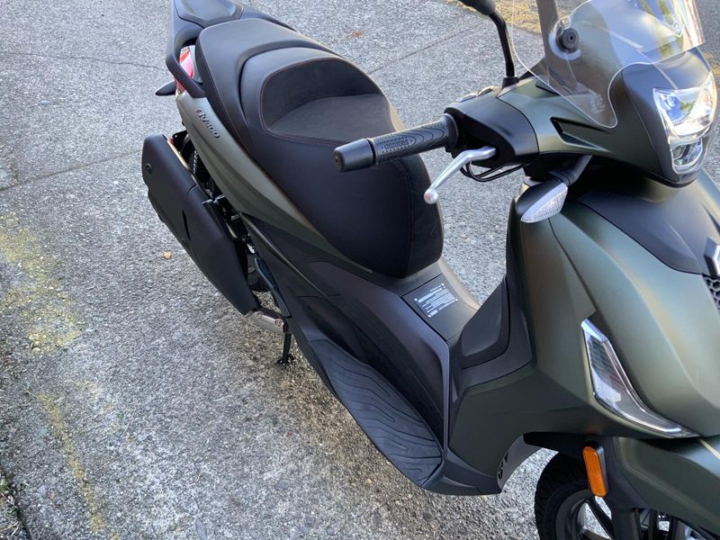 New 2024 PIAGGIO BEVERLY 400 HPE 
