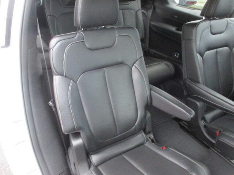 Used 2024 Jeep Grand Cherokee L LimitedImage 28