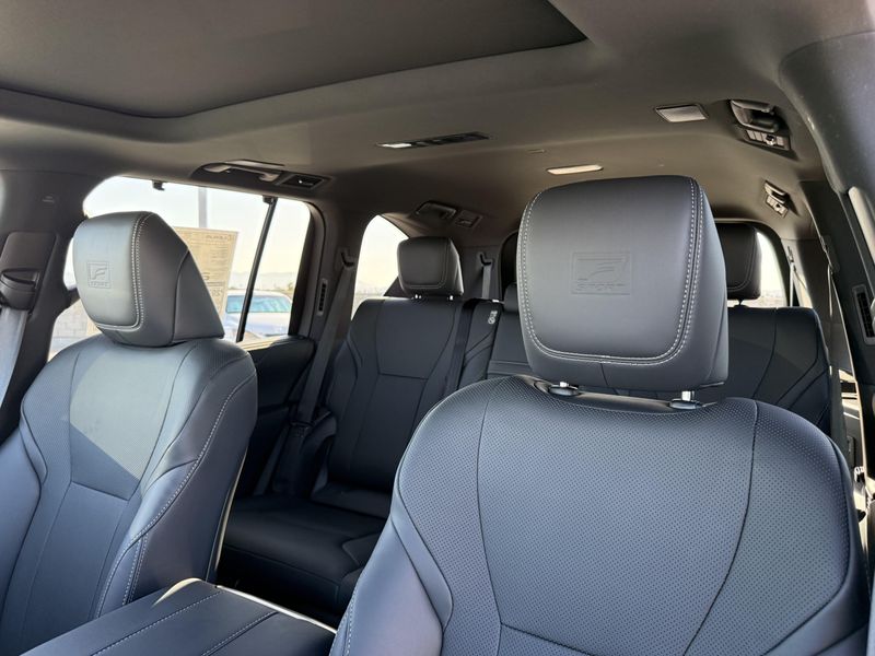 New 2026 Lexus LX 700h F SPORT HandlingImage 20