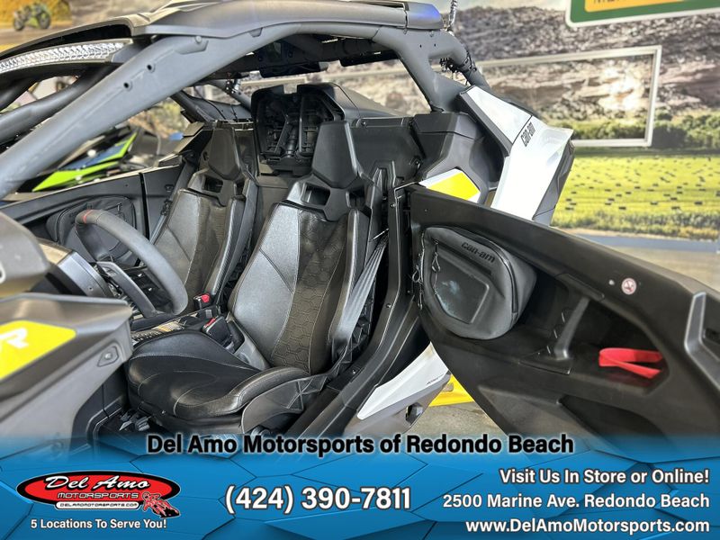 2024 Can-Am 9BRB  in a CATALYST GRAY & NEO YELLOW exterior color. Del Amo Motorsports of Redondo Beach (424) 304-1660 delamomotorsports.com 