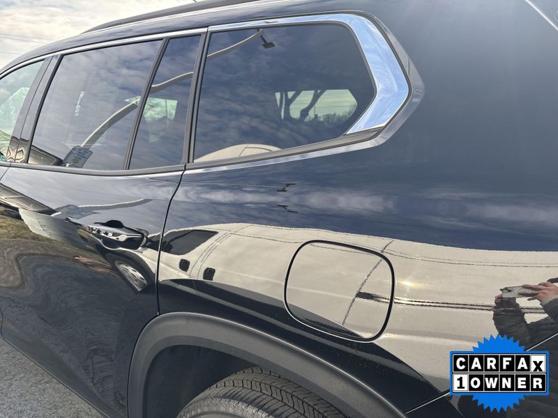 Used 2025 GMC Acadia FWD ElevationImage 13