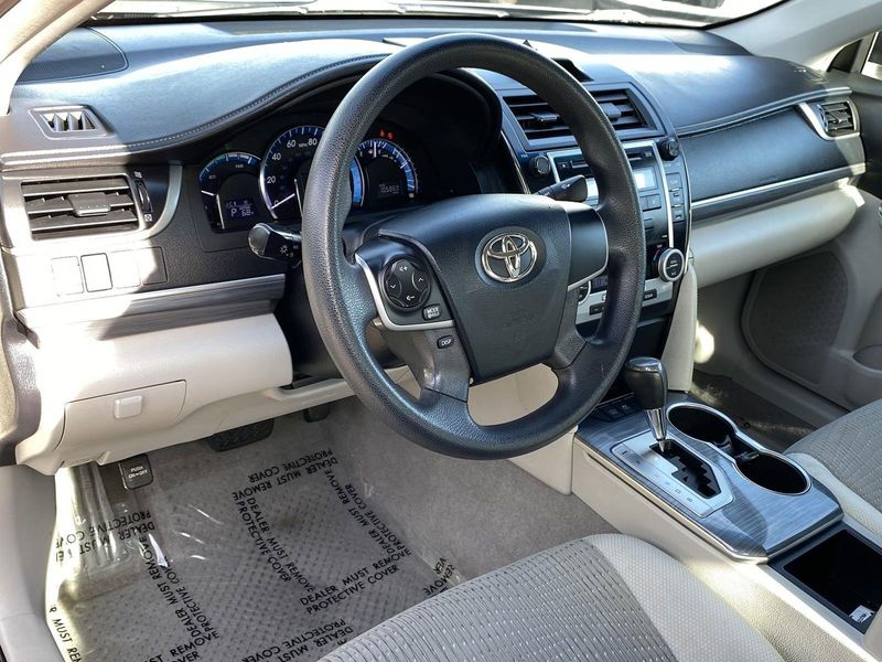 2012 Toyota Camry Hybrid LEImage 16