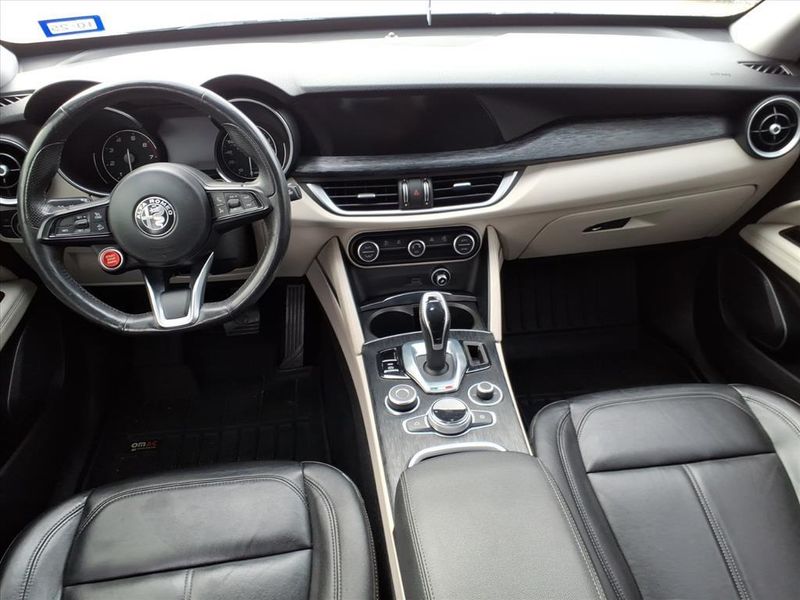 Used 2020 Alfa Romeo Stelvio Image 4