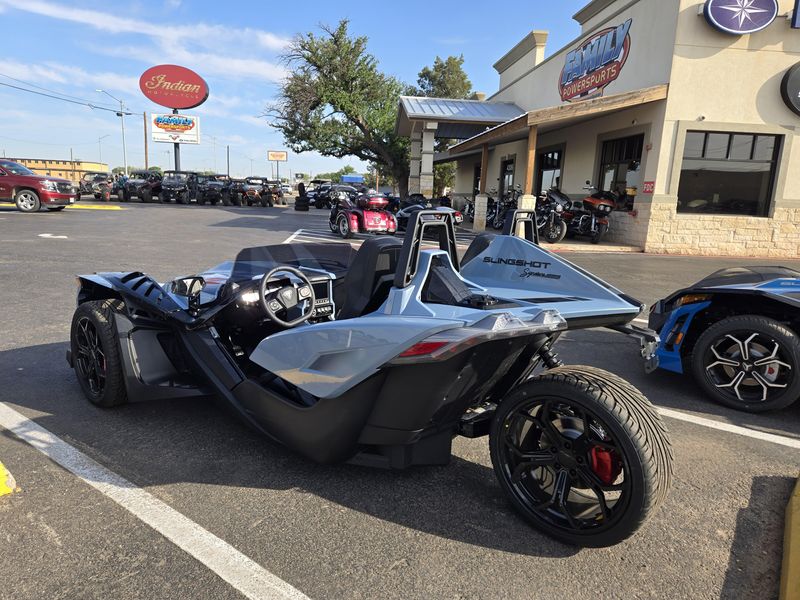 NEW 2026 POLARIS SLINGSHOT SIGNATURE EDITION AUTODRIVE Image 10
