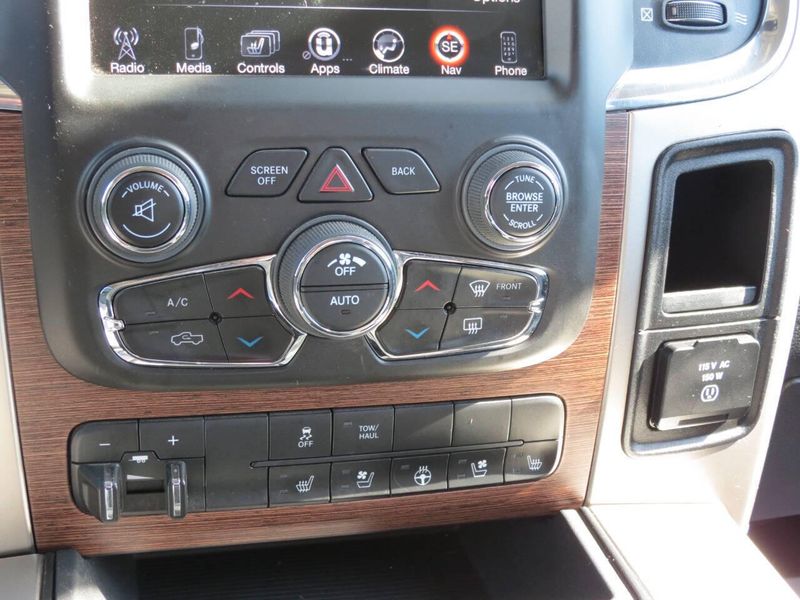 Used 2017 RAM 1500 Laramie 4x4 4dr Crew Cab 5.5 ft. SB PickupImage 14