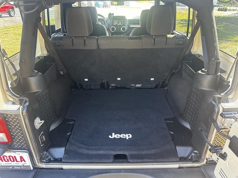 2017 Jeep Wrangler Unlimited Rubicon photo 11