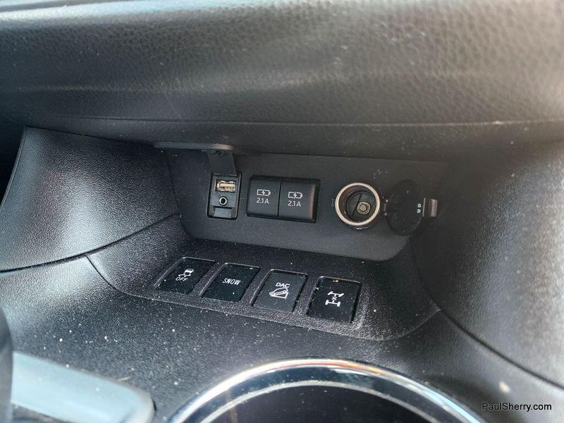 2017 Toyota Highlander SE photo 36