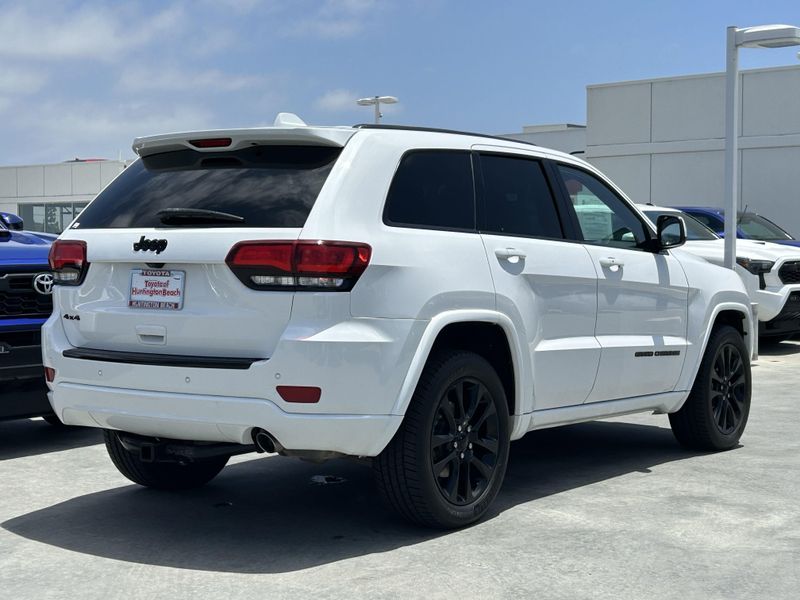 Used 2018 Jeep Grand Cherokee AltitudeImage 3
