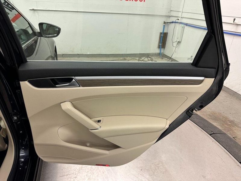 2018 Volkswagen Passat 2.0T SEImage 27