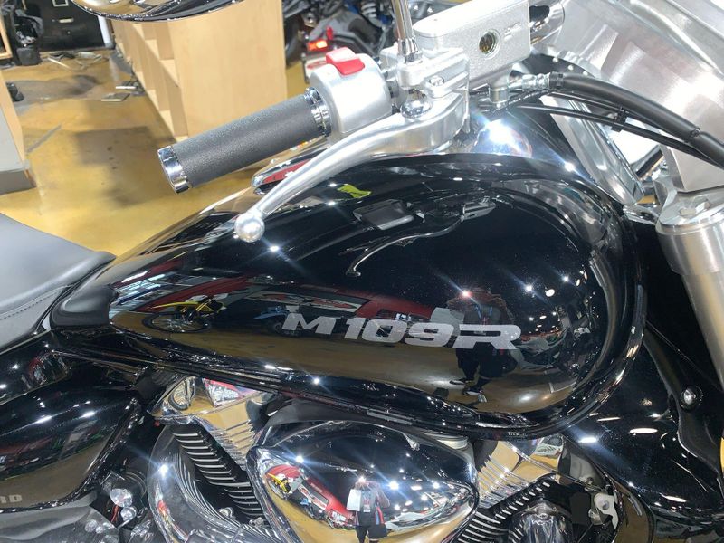 New 2025 Suzuki BOULEVARD M109R Image 13