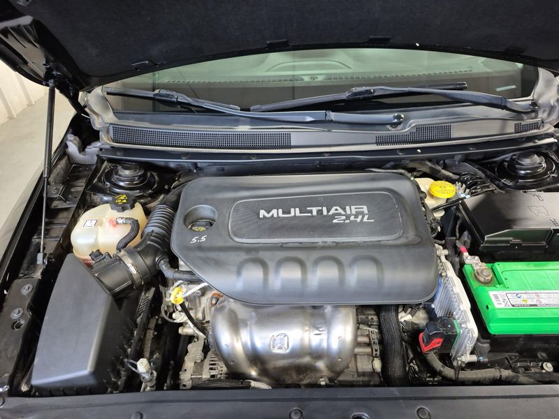 2015 Chrysler 200 LimitedImage 36