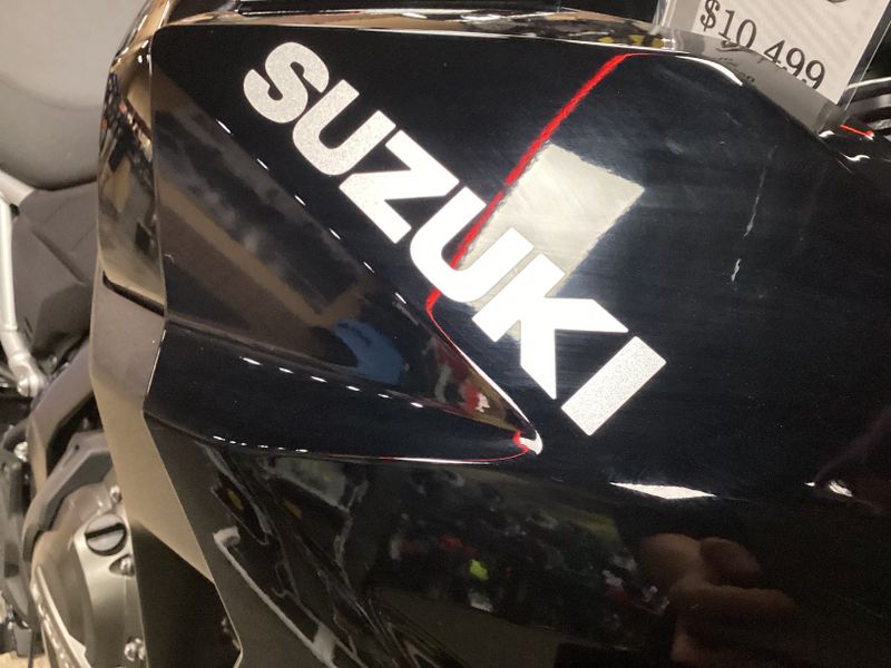 2024 Suzuki VSTROM 800 TOURING GLASS SPARKLE BLACKImage 10