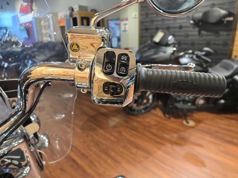 Used 2021 Indian Motorcycle Springfield Image 11
