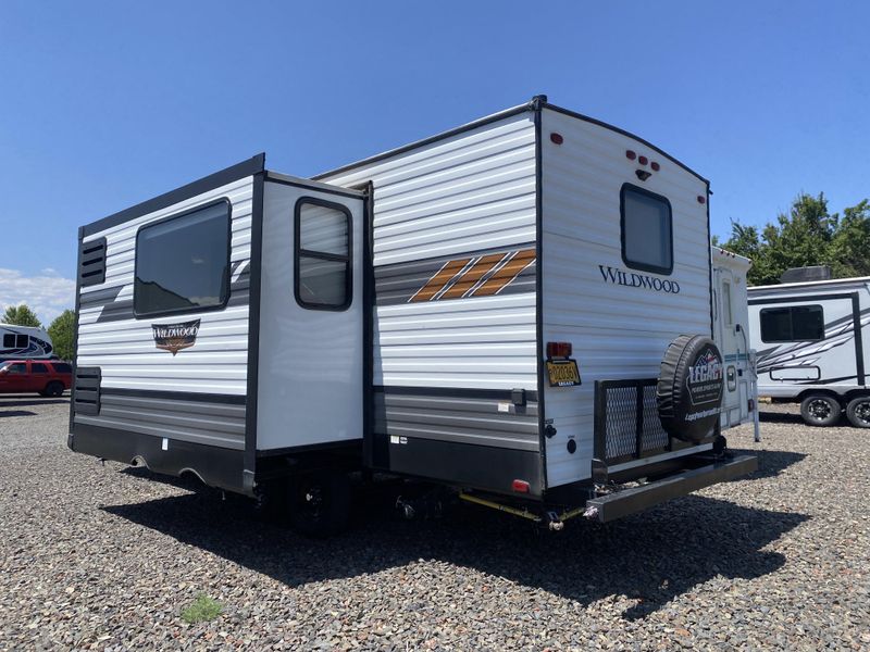Used 2021 FOREST RIVER WILDWOOD 22RBS Image 4