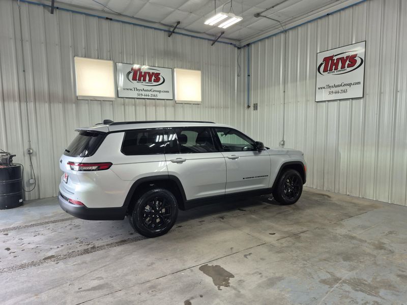 New 2025 Jeep Grand Cherokee L Altitude X 4x4Image 4