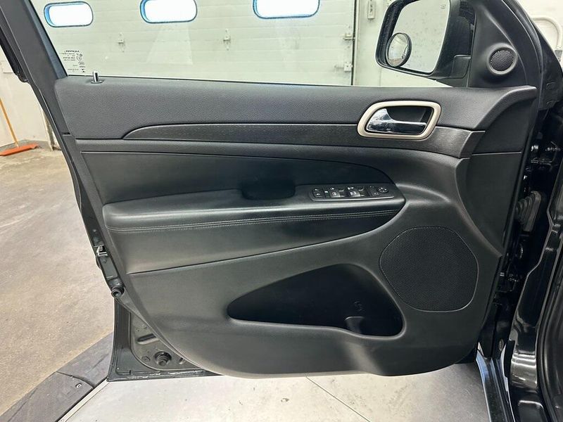 2015 Jeep Grand Cherokee LaredoImage 17