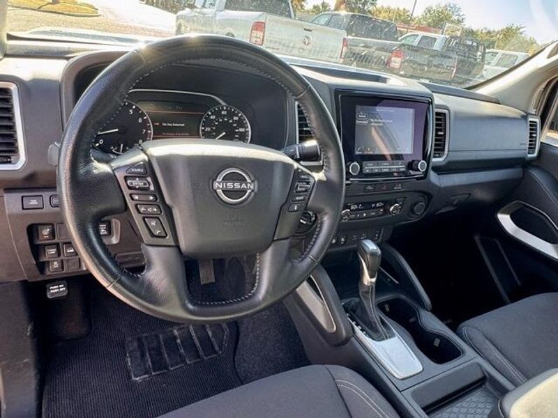 Used 2024 Nissan Frontier SVImage 10