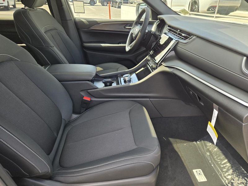New 2026 Jeep Grand Cherokee L Laredo X 4x2