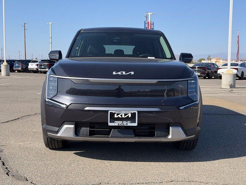 New 2026 Kia EV9 Light Long RangeImage 2