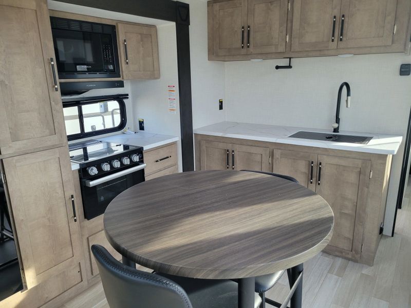 New 2026 KEYSTONE SPRINGDALE 31 SUNROOM Image 26