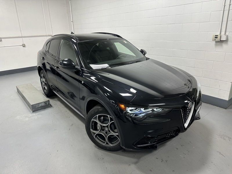 2024 Alfa Romeo Stelvio Ti AwdImage 4