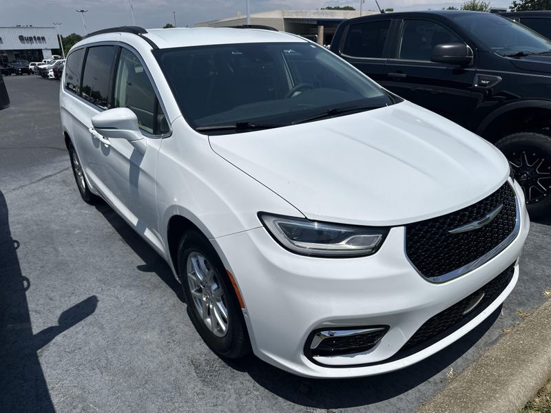 2022 Chrysler Pacifica Touring LImage 3
