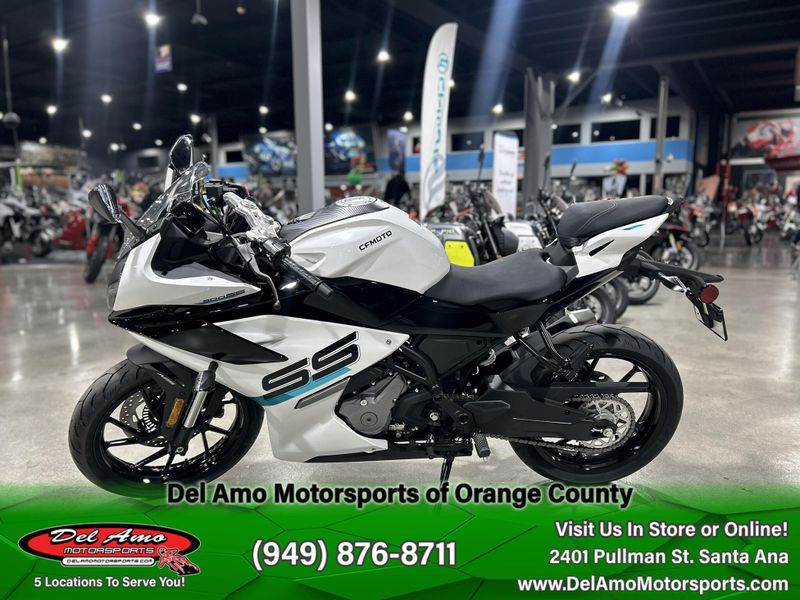 2025 CFMOTO 300SS Image 8