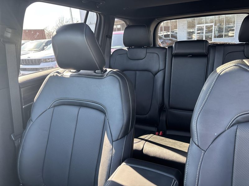 New 2026 Jeep Grand Cherokee Limited Reserve 4x4Image 37